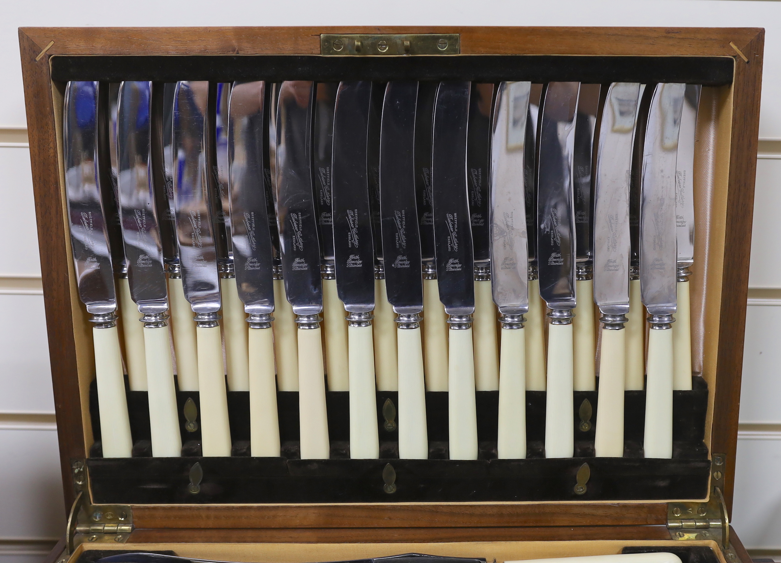 An Art Deco style lewis rose and co Sheffield canteen of cutlery, 45cm wide